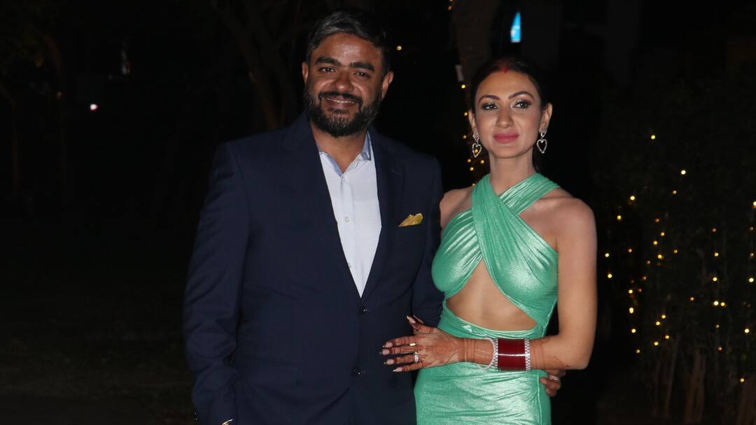 See Newlyweds Siddharth Chopra, Neelam Upadhyaya In First Appearance After Wedding, Couple Poses For Paps Ahead Of Wedding Reception See Siddharth Chopra, Neelam Upadhyaya In First Appearance After Wedding, Newlyweds Pose For Paps Ahead Of Wedding Reception