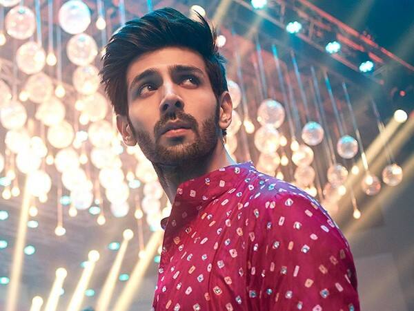 कधी-कधी शॉट मिळण्यासाठी कलाकारांना खूप मेहनतही करावी लागते. एका अभिनेत्या एका मुलाखतीत खुलासा केला होता की, त्याला परफेक्ट किसिंग सीन देण्यासाठी 37 टेक घ्यावे लागले होते.