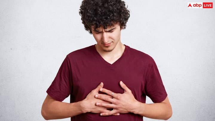 Heart attack pain cannot always be limited to the chest. It can be felt on the back, shoulders, arm (especially left hand), neck or jaw. This pain often comes out of the chest and can cause other types of pain such as muscle expands or misunderstands for indigestion.