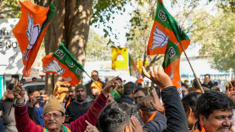 Delhi Assembly Election Results 2025: बीजेपी के इस ब्रह्मास्त्र से 'AAP' हुई पस्त, एक फैसले ने बदल दी पूरी चुनावी हवा!