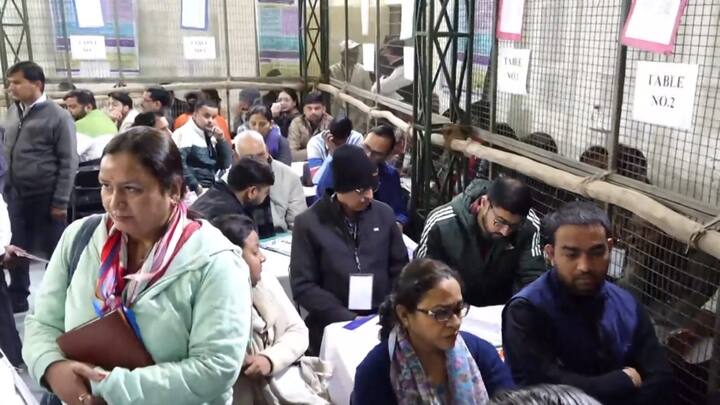 At 8 am, on Saturday, poll officials began the count at the 19 centres for Delhi Assembly polls. North, West, Northeast, and Southeast districts will each have two counting stations, while the New Delhi and Northwest districts will have three counting stations each. (Photo: PTI)