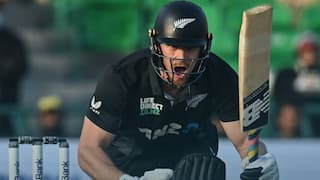 PAK vs NZ 1st ODI: 7 छक्के और 6 चौके, ग्लेन फिलिप्स ने लाहौर में जड़ा विस्फोटक शतक, पाकिस्तान को दिखाए तारे