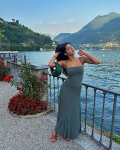 राजेश खन्नाची नात अन् अमिताभ यांचा नातू दिसणार एकत्र, नव्या चित्रपटात ऑनस्क्रीन रोमान्स करणार!