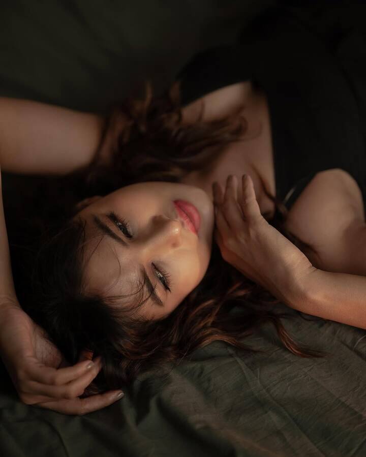 ஒரு சில படங்களில் தனது கவர்ச்சி நடிப்பையும் வெளிக்காட்டி வருகிறார். தற்போது பகைவனுக்கு அருள்வாய், கேசினோ, ஆர்யன் ஆகிய படங்களில் நடித்து வருகிறார். தமிழ் மட்டுமின்றி தெலுங்கு சினிமாவிலும் ஒரு சில படங்களில் நடித்துள்ளார்.