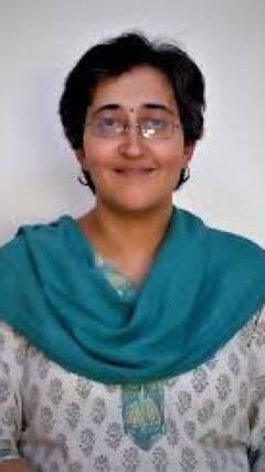 Delhi Election Results : जीत के बाद आतिशी का कुछ ऐसा था रिएक्शन | ABP NEWS SHORTS