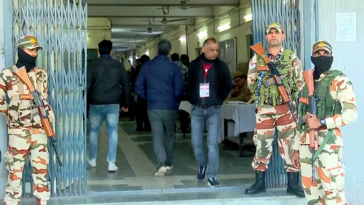 Security personnel stand guard outside a counting centre for Delhi Assembly polls. Shahdara, Central Delhi, East, South, and Southwest districts will each have one counting station. (Photo: PTI)