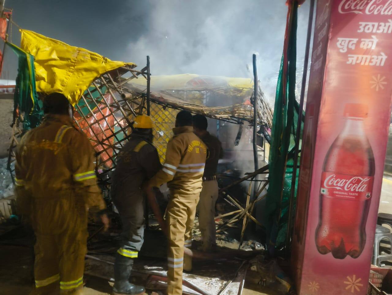 महाकुंभ में फिर लगी आग, रेस्टोरेंट में रखा लाखों का सामान जलकर राख, सामने आईं हादसे की तस्वीर