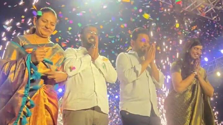 बाळासाहेब थोरात यांच्या निवासस्थाना शेजारीच असणाऱ्या जाणता राजा मैदानावर पार पडलेल्या या कार्यक्रमात सुजय विखे व थोरात यांचा पराभव करणारे आमदार अमोल खताळ सपत्नीक या कार्यक्रमाला हजर होते.