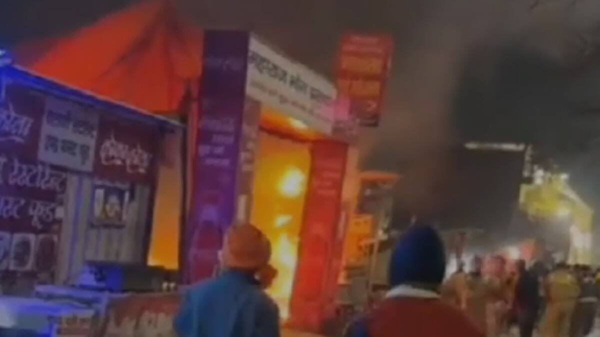 महाकुंभ में फिर लगी आग, रेस्टोरेंट में रखा लाखों का सामान जलकर राख, सामने आईं हादसे की तस्वीर