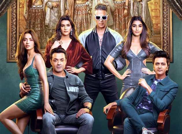 हाउसफुल 4 – अक्षय कुमार की फिल्म ‘हाउसफुल 4’ 25 अक्टूबर साल 2019 में रिलीज हुई थी. फिल्म में अक्षय के अलावा कई बड़े स्टार्स नजर आए थे. ये एक कॉमेडी ड्रामा फिल्म थी. जो सुपरहिट रही थी. रिपोर्ट्स के अनुसार फिल्म ने इंडिया में करीब 206 करोड़ का कलेक्शन किया था. बता दें कि ये उस साल की 7वीं सबसे अधिक कमाई करने वाली हिंदी फिल्म थी.