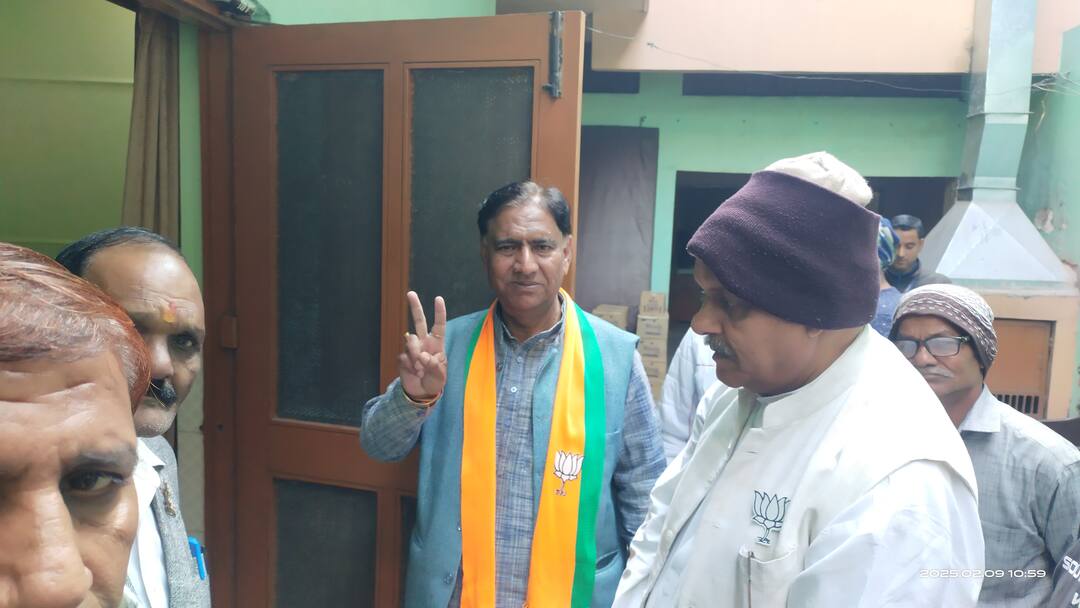 BJP Narela MLA Rajkaran Khatri  big statement government fulfill every guarantee ann 'हर गारंटी को करेंगे पूरा', नरेला से चुनाव जीते BJP नेता राजकरण खत्री का बड़ा बयान