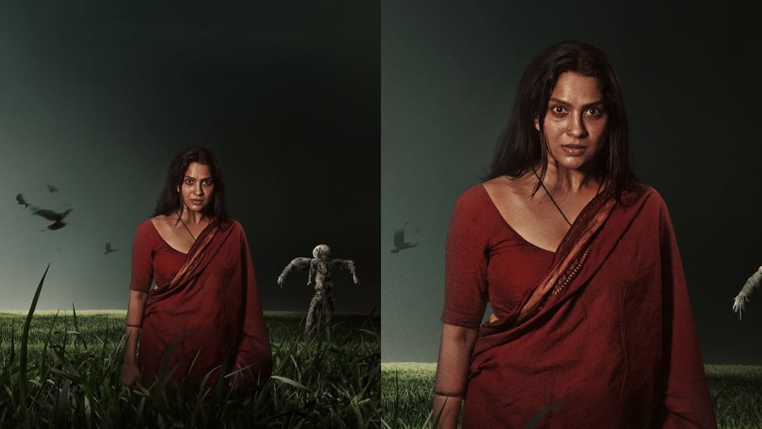 Shambala Vasantha First Look రాత్రి వేళ పొలంలో ఎర్రచీర కట్టుకుని 'వసంత' - చూడాలంటే గుండె ధైర్యం కావాల్సిందే.. హారర్ థ్రిల్లర్ 'శంబాల' నుంచి ఫస్ట్ లుక్ swasika first look revealed as vasantha in aadi siakumar shambala movie Shambala Vasantha First Look రాత్రి వేళ పొలంలో ఎర్రచీర కట్టుకుని 'వసంత' - చూడాలంటే గుండె ధైర్యం కావాల్సిందే.. హారర్ థ్రిల్లర్ 'శంబాల' నుంచి ఫస్ట్ లుక్