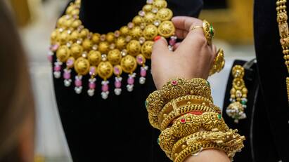 Chennai Gold Rate Increases and Nearing Rupees 64000 Gold Rate: ஆண்டவா.!! இது எங்க போய் நிக்குமோ.? ரூ.64,000-ஐ நெருங்கிய தங்கத்தின் விலை...