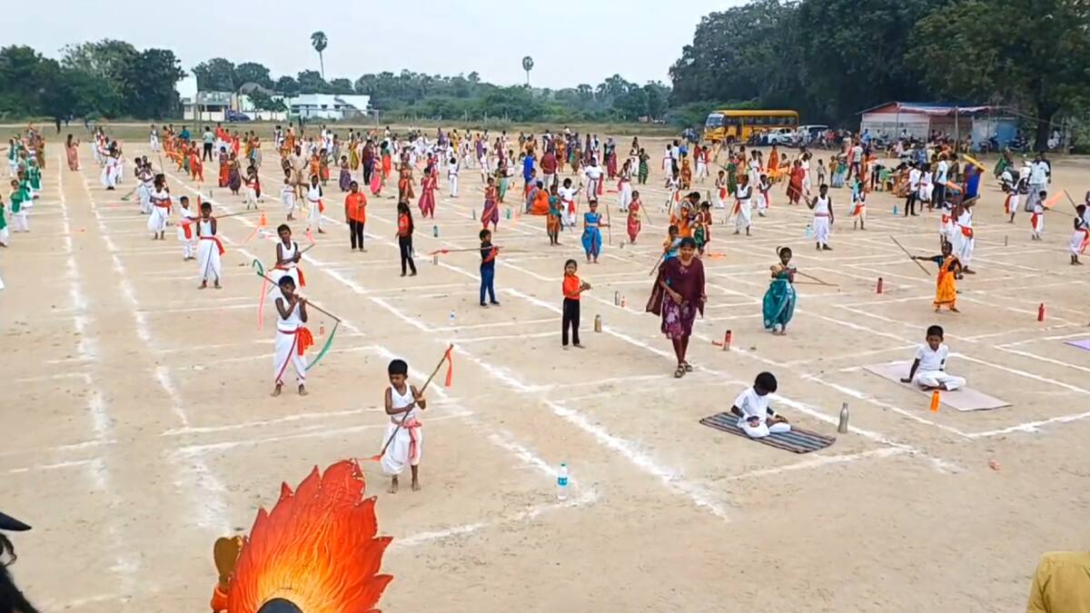 சீர்காழியில் போதைக்கு எதிராக சிலம்பம் சுழற்றிய மாணவர்கள்...!