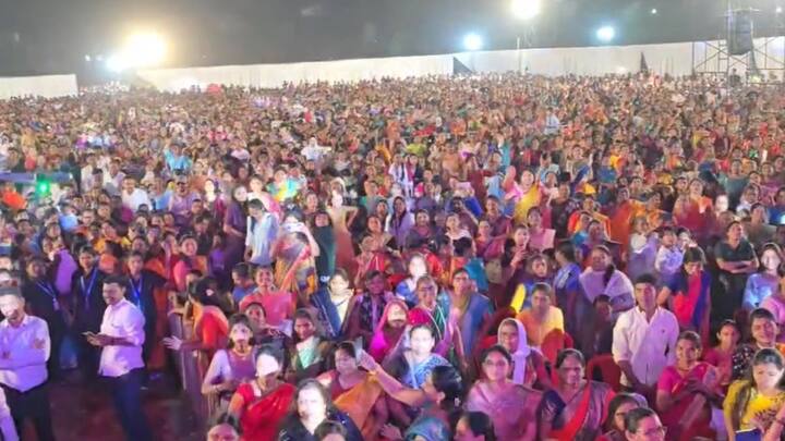 यावेळी महिला देखील मोठ्या संख्येनं कार्यक्रमात उपस्थित होत्या.