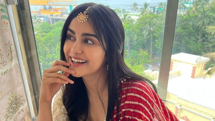 তাঁর জন্ম হয়েছিল মুম্বইতে। ছোটবেলা থেকেই তাঁর মন ছিল অভিনয়ে। কিন্তু বাড়ির কেউ অভিনয়ের সঙ্গে যুক্ত ছিলেন না কোনোদিনই।