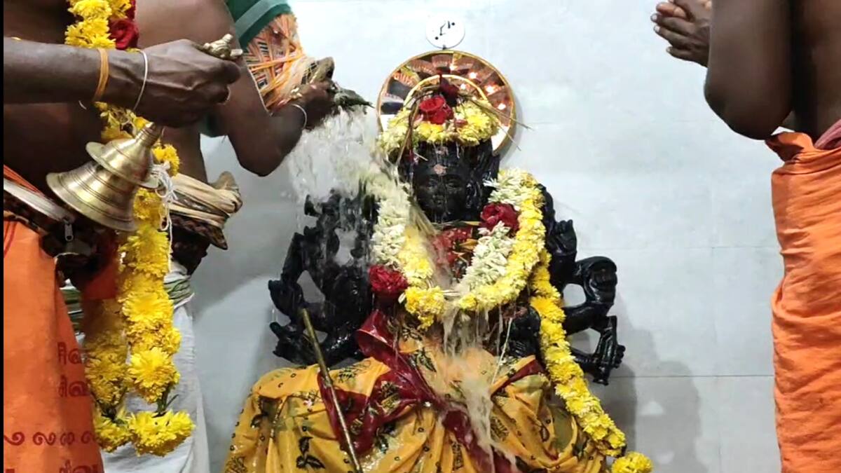 நூற்றாண்டுகள் பழமைவாய்ந்த கொற்கை காளியம்மன்! விமர்சையாக நடந்தமகா கும்பாபிஷேகம்..வழிபாடு செய்த திரளான பக்தர்கள்...!