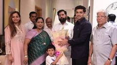 Eknath Shinde Birthday : एकनाथ शिंदेंचा थाटच न्यारा, iPhone ने कापला केक, DCM च्या चिमुकल्या डुप्लिकेटने वेधल्या सर्वांच्याच नजरा, पाहा PHOTOS