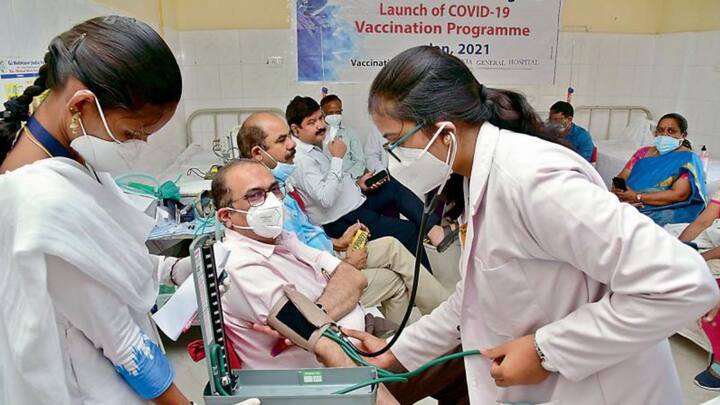 इसके लिए भारत सरकार ने साल 2018 में पीएम आयुष्मान भारत योजना शुरू की थी. इस योजना के जरिए गरीब जरूरतमंदों को इलाज में मदद करना है. योजना में लाभार्थी परिवारों को सरकार की ओर से 5 लाख रुपये तक के मुफ्त इलाज की सुविधा मिलती है.