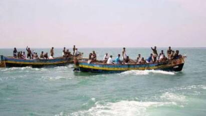srilankan navy arrests another 14 fishermen from tamlnadu TN fishermen arrest: போராட்டம் எல்லாம் வீணா? மீண்டும் 14 தமிழக மீனவர்கள் கைது, இலங்கை கடற்படை அட்டூழியம்