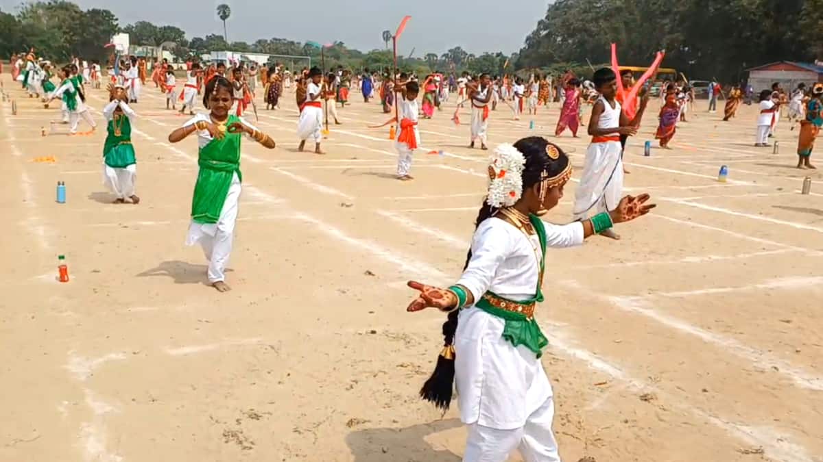 சீர்காழியில் போதைக்கு எதிராக சிலம்பம் சுழற்றிய மாணவர்கள்...!