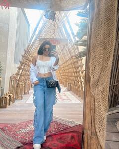 Ishita Raj Photo: દુબઈમાં વેકેશન એન્જોય કરી રહી છે ઈશિતા, અભિનેત્રીની ગ્લેમરસ તસવીરોએ વધાર્યું તાપમાન