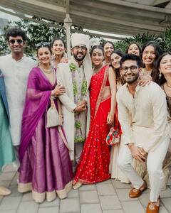 दोस्त की शादी में सुर्ख लाल साड़ी पहनकर सारा अली खान ने ढाया कहर, हाथों में रचाई बेहद खास मेहंदी, देखें तस्वीरें