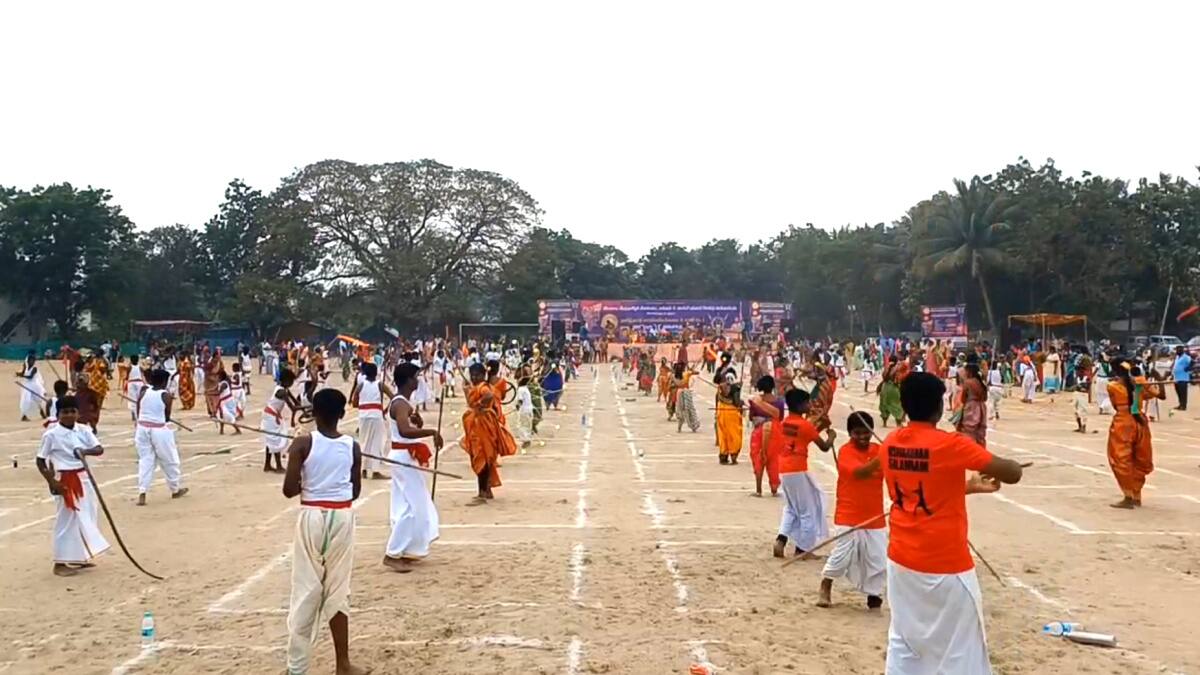 சீர்காழியில் போதைக்கு எதிராக சிலம்பம் சுழற்றிய மாணவர்கள்...!