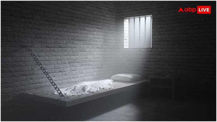 अमेरिका में आतंकवादी टीरे निकोल्स को 1995 के ओक्लाहोमा सिटी बम विस्फोट मामले में सजा सुनाई गई थी. आरोप था कि उन्होंने विस्फोट को अंजाम देने वाले पूर्व सैनिक टिमोथी मैकवे की मदद की थी. इस विस्फोट में 168 लोग मारे गए थे, जिनमें 19 बच्चे भी शामिल थे। इस अपराध में उन्हें 161 आजीवन कारावास और बिना पैरोल के 9,300 साल की सजा मिली थी.