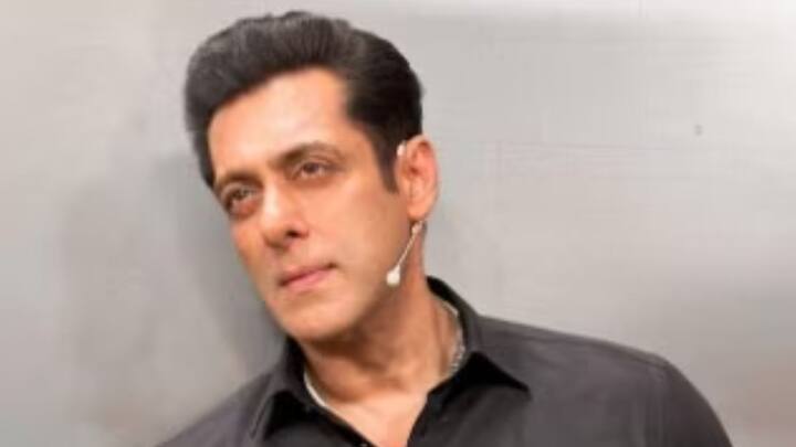 সলমন বলেন, “শ্যুটিংয়ের মাঝে কয়েক মিনিটের জন্য হলেও ঘুমিয়ে পড়ি আমি। কিছু করার না থাকলেই ঘুমাই আমি।”