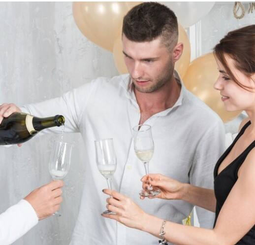 ਵਿਆਹਾਂ ਅਤੇ ਹੋਰ ਵੱਡੇ-ਛੋਟੇ ਪ੍ਰੋਗਰਾਮਾਂ ਦੇ ਪ੍ਰਬੰਧਕਾਂ ਲਈ ਇਹ ਖਬਰ ਸ਼ਾਇਦ ਬਹੁਤ ਖੁਸ਼ੀ ਦੀ ਹੋਵੇਗੀ ਕਿ ਮੈਰਿਜ ਪੈਲੇਸਾਂ ਅਤੇ ਰਿਜ਼ੋਰਟਾਂ 'ਚ ਕਿਸੇ ਵੀ ਪ੍ਰੋਗਰਾਮ ਲਈ ਵਰਤਾਈ ਜਾਣ ਵਾਲੀ ਸ਼ਰਾਬ ਦੇ ਰੇਟ ਹੁਣ ਮਨਮਾਨੇ ਢੰਗ ਨਾਲ ਨਹੀਂ ਲਏ ਜਾਣਗੇ। ਇਸ ਲਈ ਪੰਜਾਬ ਸਰਕਾਰ ਦੀਆਂ ਹਦਾਇਤਾਂ ’ਤੇ ਆਬਕਾਰੀ ਵਿਭਾਗ ਨੇ ਰੇਟ ਲਿਸਟਾਂ ਅਤੇ ਗਾਈਡ ਲਾਈਨ ਜਾਰੀ ਕਰ ਦਿੱਤੀਆਂ ਹਨ।