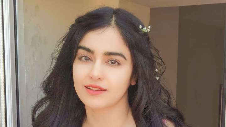 এই ছবিতে তাঁর অভিনয় যথেষ্ট প্রশংসিত হত। ঘরে ঘরে ছড়িয়ে পড়ল তাঁর নাম। এরপরে একাধিক হিট ছবির অংশ হয়ে থেকেছেন তিনি।