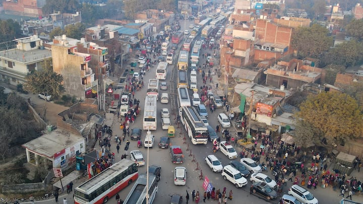 Due to the heavy rush of devotees, long traffic jams are being witnessed on roads leading to Prayagraj. (Photo: PTI)