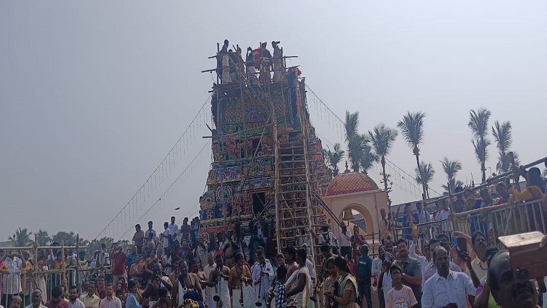 ஓம் சக்தி, பராசக்தி... விண்ணை உலுக்கிய பக்திகோஷம்... பிரமாண்டமாக நடந்தது புன்னைநல்லூர் மாரியம்மன் கோயில் கும்பாபிஷேகம்