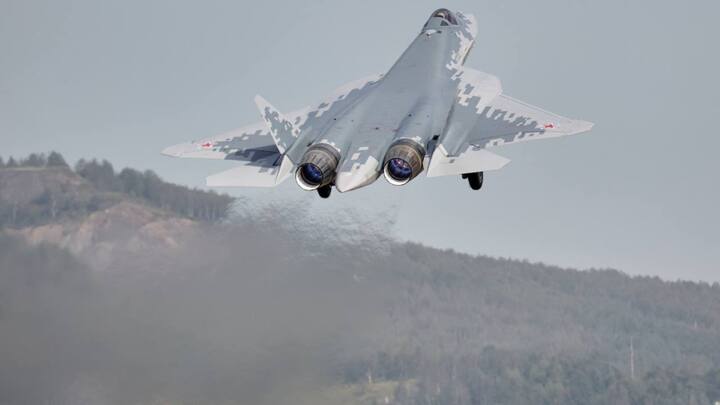 ‘रनवे टू ए बिलियन ऑपर्च्युनिटीज’ के विषय के साथ आयोजित इस कार्यक्रम में भारत की हवाई शक्ति के साथ-साथ वैश्विक एयरोस्पेस कंपनियों के नवीनतम उत्पादों का भी प्रदर्शन किया जाएगा.