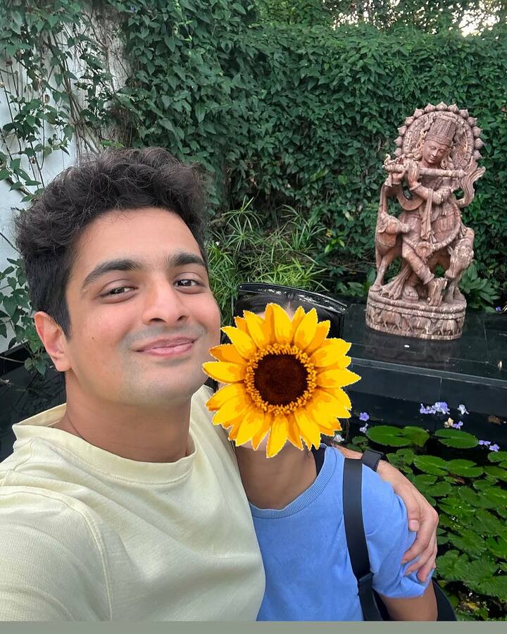 कुछ दिनों पहले रणवीर ने अपनी गर्लफ्रेंड निक्की शर्मा के साथ वेकेशन की कई खूबसूरत तस्वीरें शेयर की थी. हालांकि इसमें निक्की का फेस नजर नहीं आया था. वहीं अब खबरें हैं कि कपल का ब्रेकअप हो गया है.