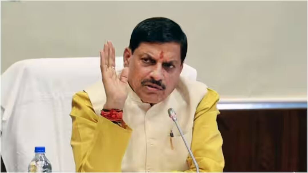 महाकुंभ जाने वाले सावधान! MP में 200-300 किलोमीटर लंबा जाम, CM मोहन योदव ने दिए ये निर्देश Maha Kumbh 2025 Heavy traffic 200 to 300 km on MP border for 48 hours CM Mohan Yadav gave these instructions to officials महाकुंभ जाने वाले सावधान! MP में 200-300 किलोमीटर लंबा जाम, CM मोहन योदव ने दिए ये निर्देश