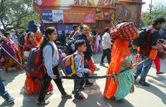 Mahakumbh 2025: મહાકુંભ જવાના રસ્તામાં અનેક કલાકો સુધી ટ્રાફિક જામ,  પોતાની સાથે જરૂર રાખો આ વસ્તુઓ