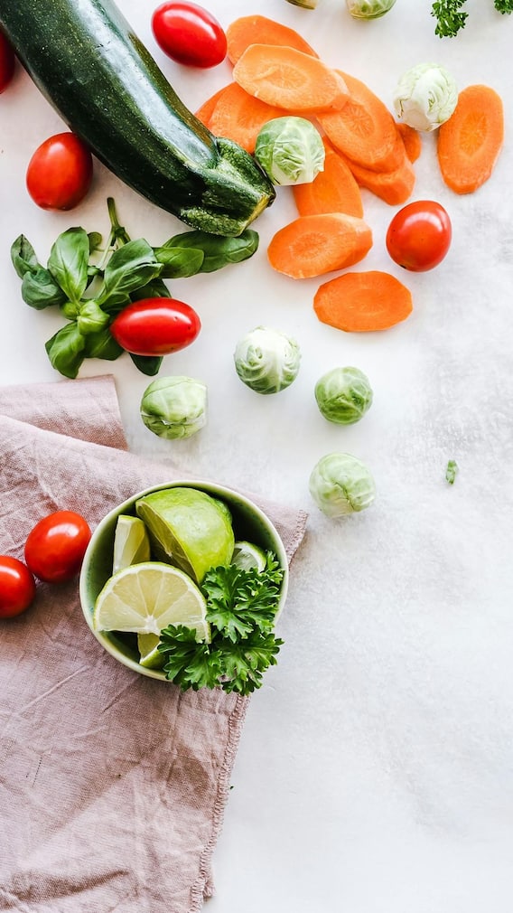 পা ফুলে যাচ্ছে, একটু বাড়লেই ভাঙছে নখ, কীসের ঘাটতি শরীরে?