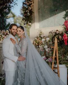 'सनम तेरी कसम' एक्ट्रेस मावरा होकेन ने रिसेप्शन में ली 'फेयरीटेल' एंट्री, शौहर ने बाहों में भरकर लुटाया प्यार