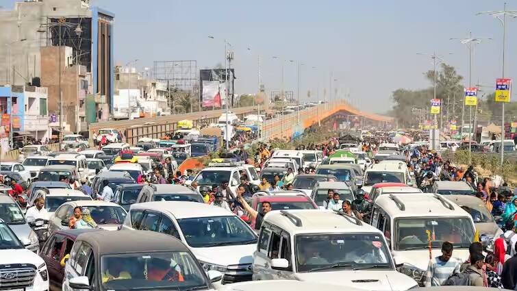 Maha Kumbh 2025 Prayagraj area declared no vehicle zone on 15 and 16 February प्रयागराज महाकुंभ क्षेत्र में 15-16 फरवरी को नो व्हीकल जोन घोषित, वीकेंड पर भीड़ को देखते हुए फैसला