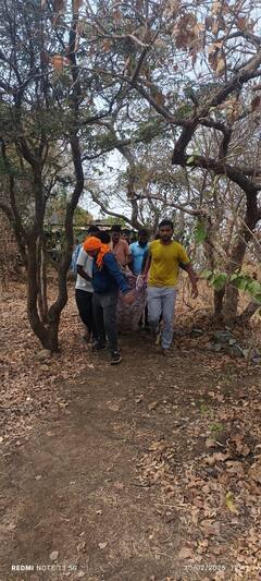 वाईचा पांडवगड चढले..अत्तराच्या वासाने संतप्त मधमाशांनी गिर्यारोहकांवर चढवला हल्ला,6 गंभीर जखमी,2 बेशुद्ध