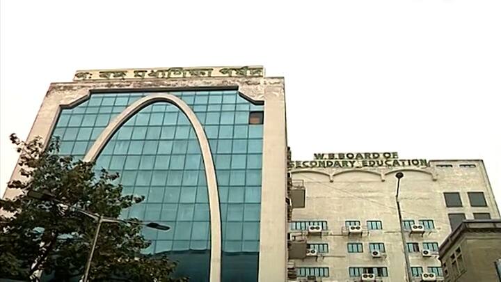 আজ থেকে শুরু হচ্ছে মাধ্যমিক। পরীক্ষার সময় সকাল ১১টা থেকে দুপুর ২টো। এ বছর মোট পরীক্ষার্থীর সংখ্যা ৯ লক্ষ ৮৪ হাজার ৭৫৩। ছাত্রীর সংখ্যা এবারও ছাত্রদের তুলনায় বেশি।