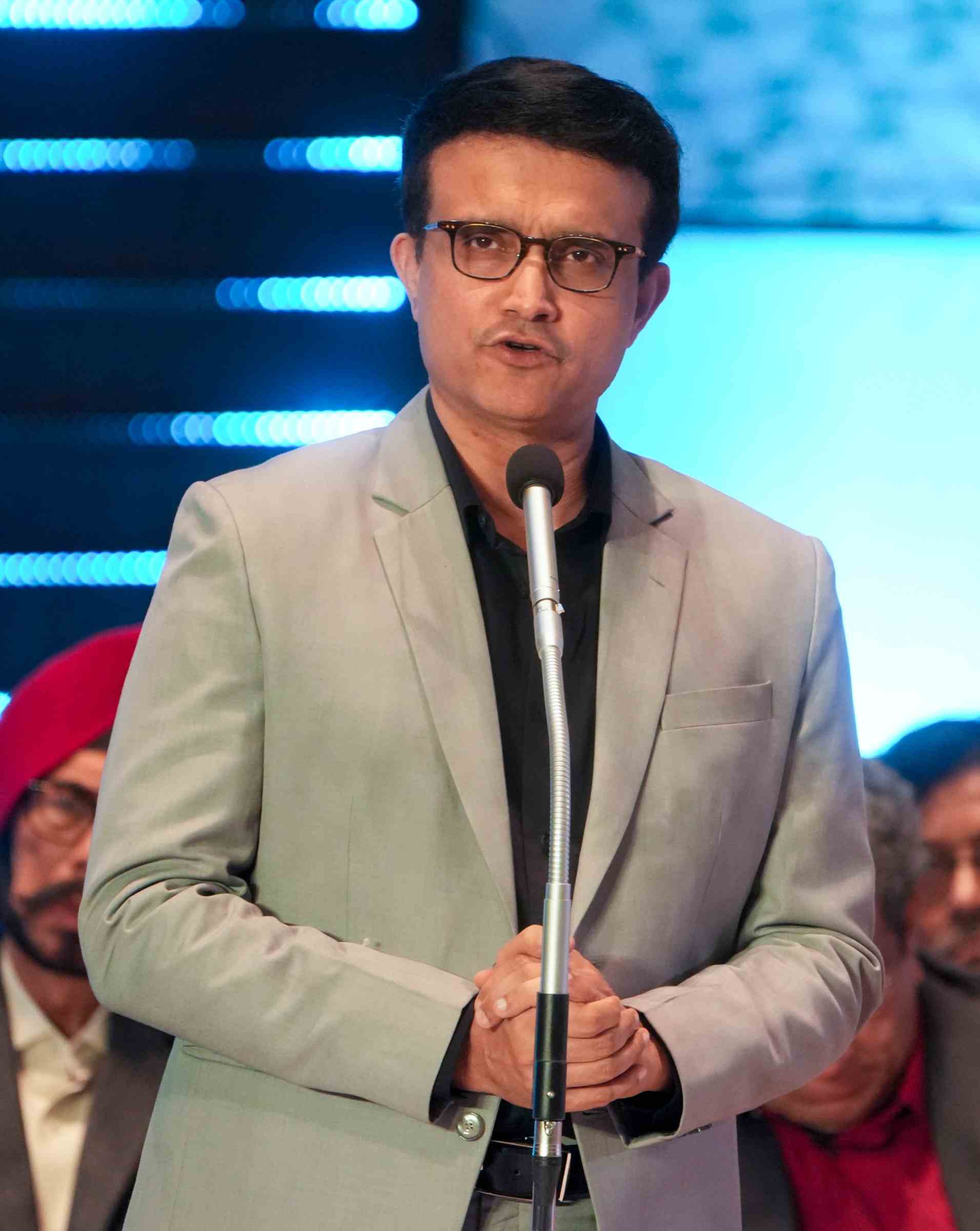 আইকন প্লেয়ারই বাদ!