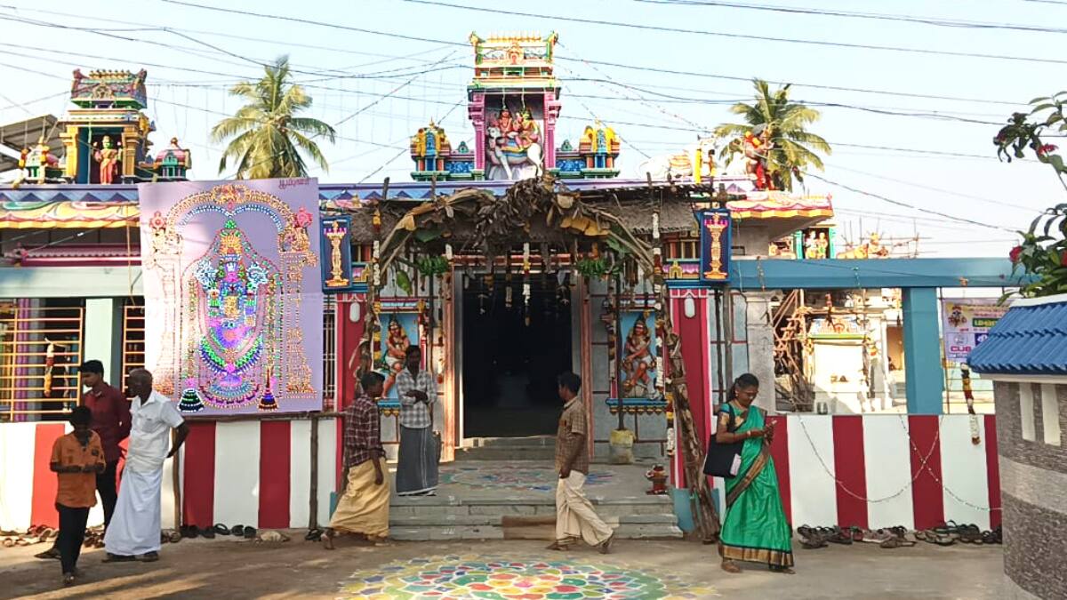 பூர்வீக கோயில் கும்பாபிஷேகம் - குடும்பத்துடன் கலந்து கொண்ட சிஎஸ்கே வீரர்