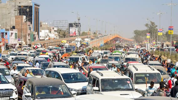 Devotees Stuck In Traffic Jam For 30 Hours In Maha Kumbh, Many Walk On Foot For 20 Kilometres