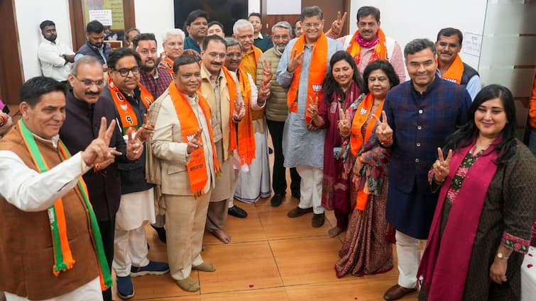 BJP Senior Leaders Meet Winning Party Candidates In Delhi Day After Sweeping Victory