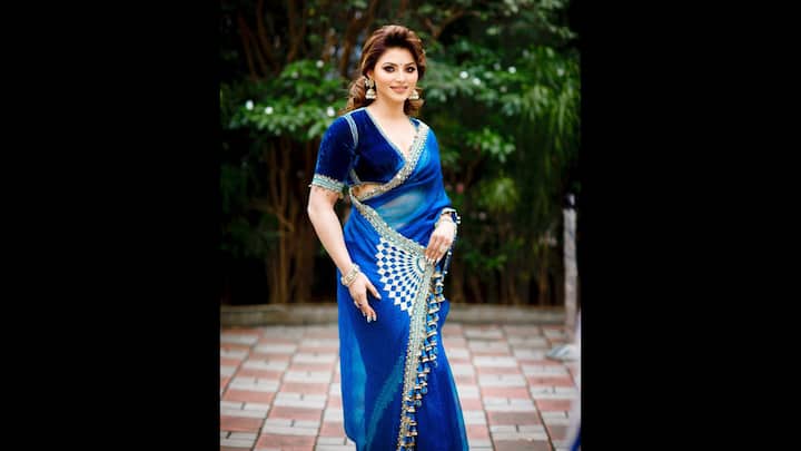 3. Stunning blue form: Urvashi is wearing a stunning blue sari that gives her a sophisticated and simple touch. The subtle description on the saree adds a touch of elegance to the organization. The actress is wearing a velvet blouse with a saree that gives her a regilogue look. (Image Source: Instagram/@urvashirautela)
