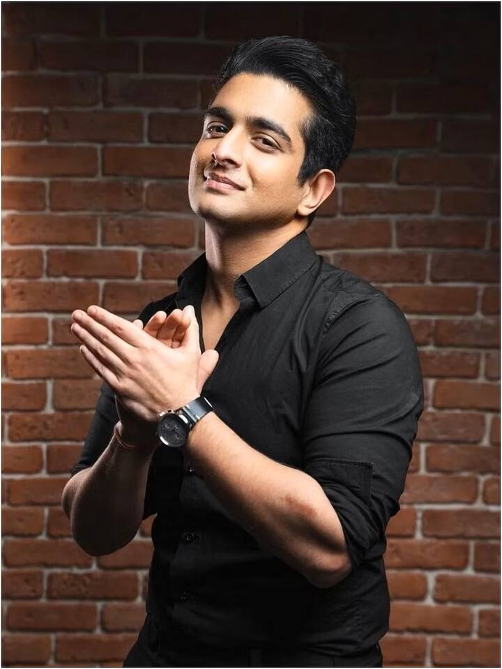 रणवीर का ये सवाल सुनने के बाद समय रैना भी चौंक जाते हैं. इसका जवाल देते हुए वो कहते हैं कि, ‘अरे ये इनके पॉडकास्ट के रिजेक्टेड सवाल हैं. ये क्या सवाल है. क्या हो गया है रणवीर भाई को.’