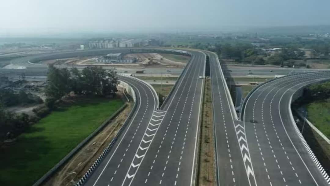 Chennai Bengaluru Expressway: 2 மணி நேரம் தான், இனி பெங்களூரு டூ சென்னை பறக்கலாம் - புதிய தேசிய நெடுஞ்சாலை தயார், இவ்ளோ அம்சங்களா?